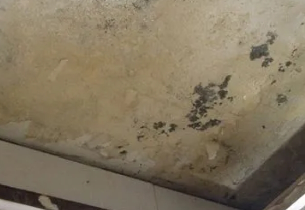梁子湖阳台漏水维修公司分享下梁子湖卫生间渗水维修需要注意哪些问题。